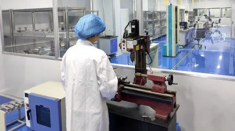 Ακρίβεια κραμάτων αργιλίου που επεξεργάζεται CNC τα προϊόντα για τους ηλεκτρικούς δίσκους μπαταριών οχημάτων με την καλή υπηρεσία στη μηχανή